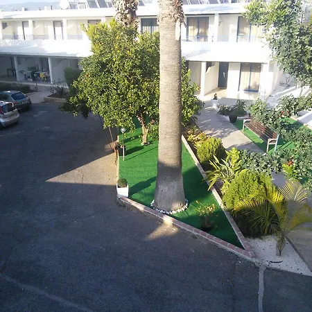 Aparthotel Zoe's Court Klorakas