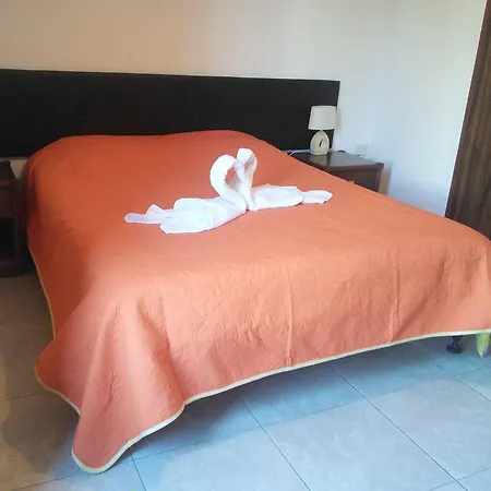 Aparthotel Zoe's Court Klorakas