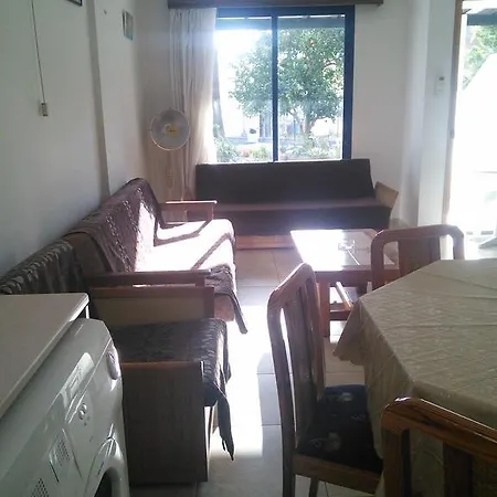 Zoe's Court Klorakas
