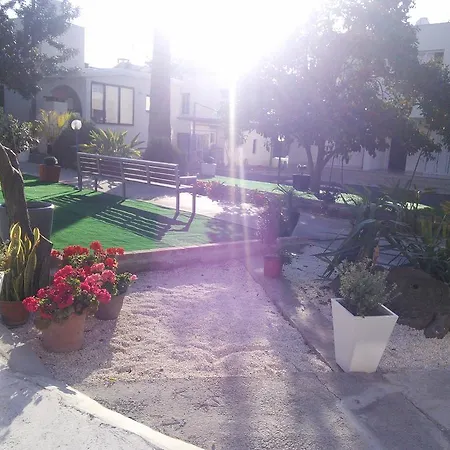 Zoe's Court 3* Klorakas