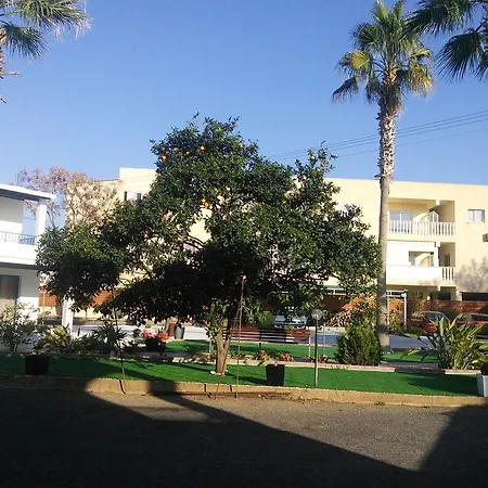 Zoe's Court Klorakas