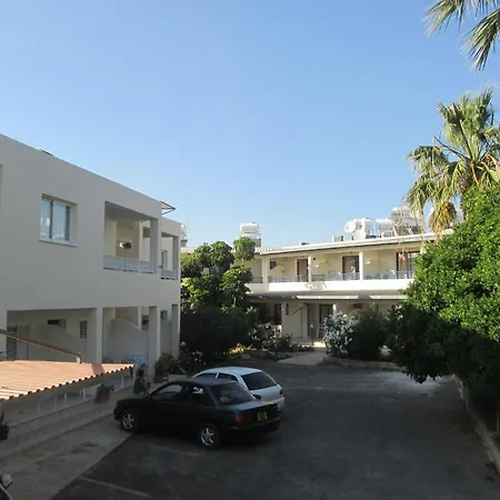 Aparthotel Zoe's Court Klorakas