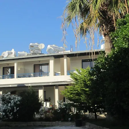 Zoe's Court Klorakas
