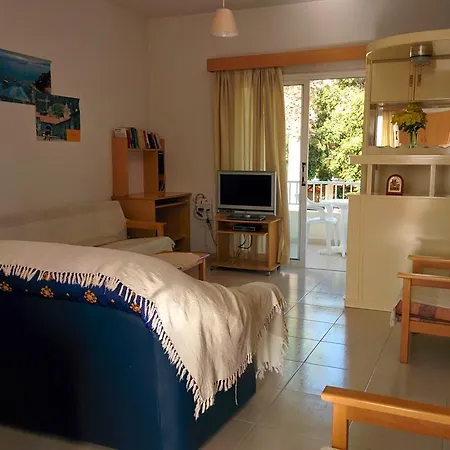 Zoe's Court Aparthotel 3*