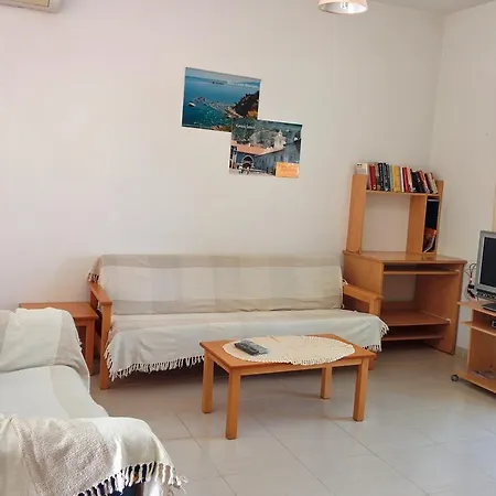Zoe's Court Aparthotel Klorakas