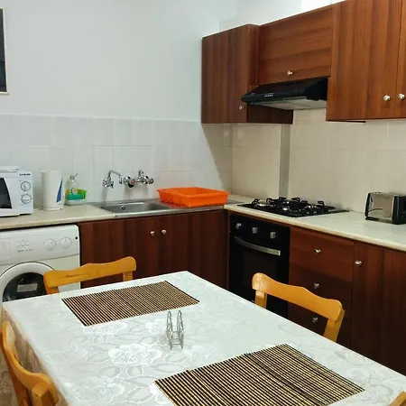 Zoe's Court Aparthotel Klorakas