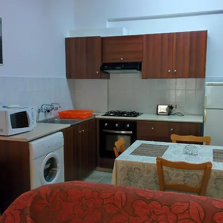Aparthotel Zoe's Court Klorakas