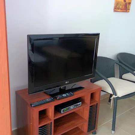 Aparthotel Zoe's Court Klorakas