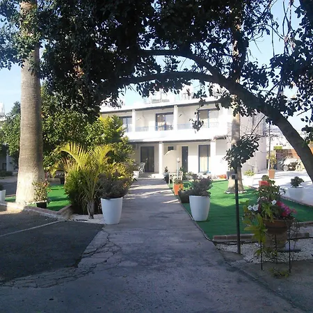 Zoe's Court Klorakas