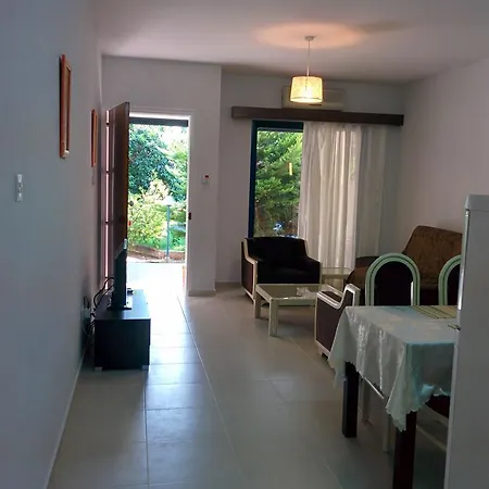 Aparthotel Zoe's Court Klorakas