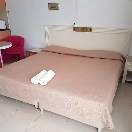 Lejlighedshotel Zoe's Court 3*