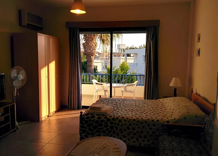 Lejlighedshotel Zoe's Court Klorakas