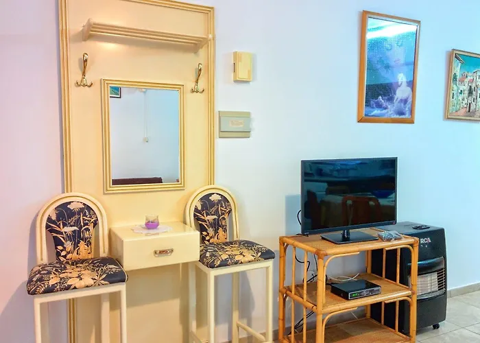 Zoe's Court Klorakas