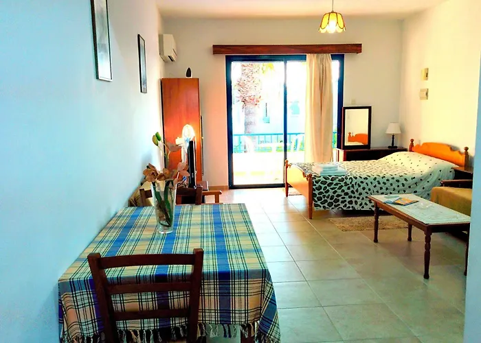 Zoe's Court 3* Klorakas