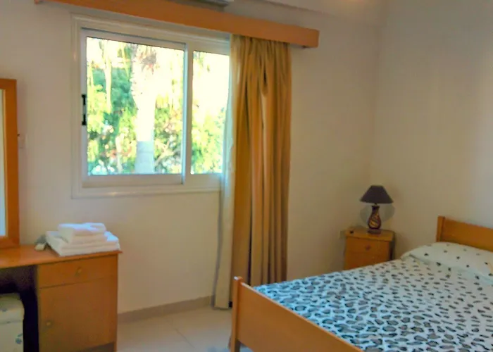 Zoe's Court Klorakas