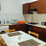 Zoe's Court Aparthotel Klorakas