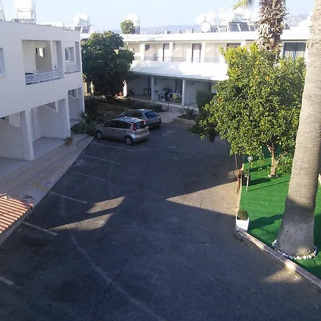 Zoe's Court Apartmanhotel