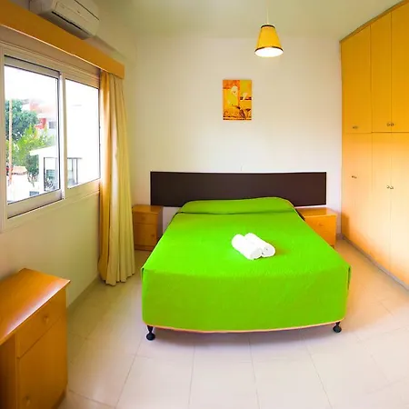 Zoe's Court Apartmanhotel Hlóraka