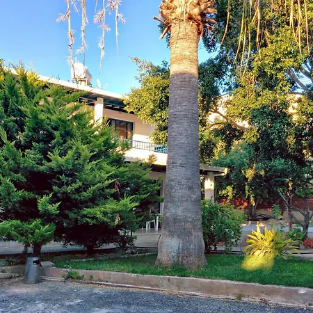 Zoe's Court Apartmanhotel