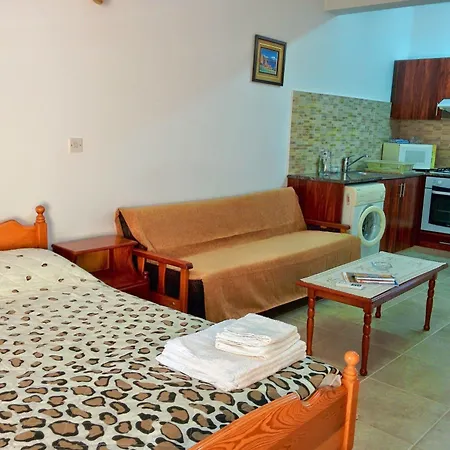 Zoe's Court Aparthotel