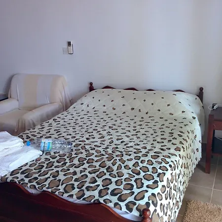 Zoe's Court Apartmanhotel