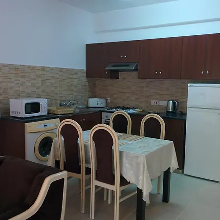 Zoe's Court Apartmanhotel