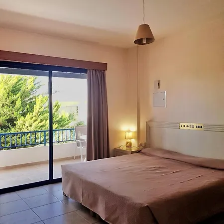 Apartmanhotel Zoe's Court 3*