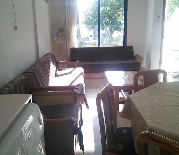 Zoe's Court Klorakas