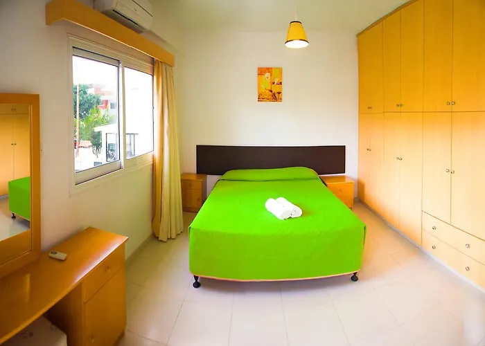 Zoe's Court Aparthotel Klorakas