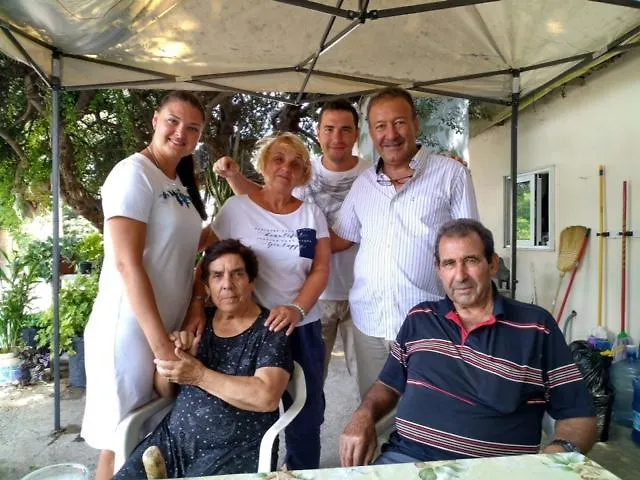 Zoe's Court Aparthotel 3*