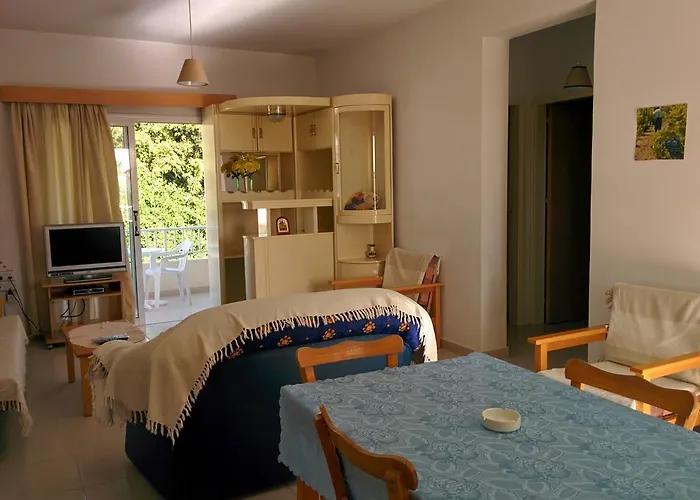 Zoe's Court 3* Klorakas