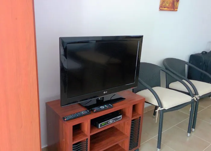 Aparthotel Zoe's Court Klorakas