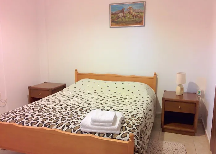 Zoe's Court Aparthotel 3*