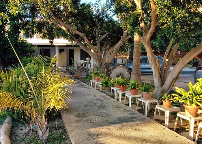 Aparthotel Zoe's Court Klorakas