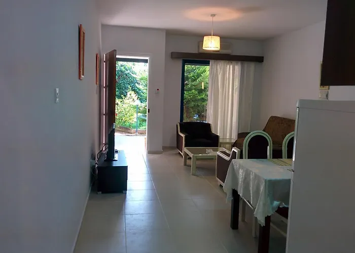 Aparthotel Zoe's Court Klorakas