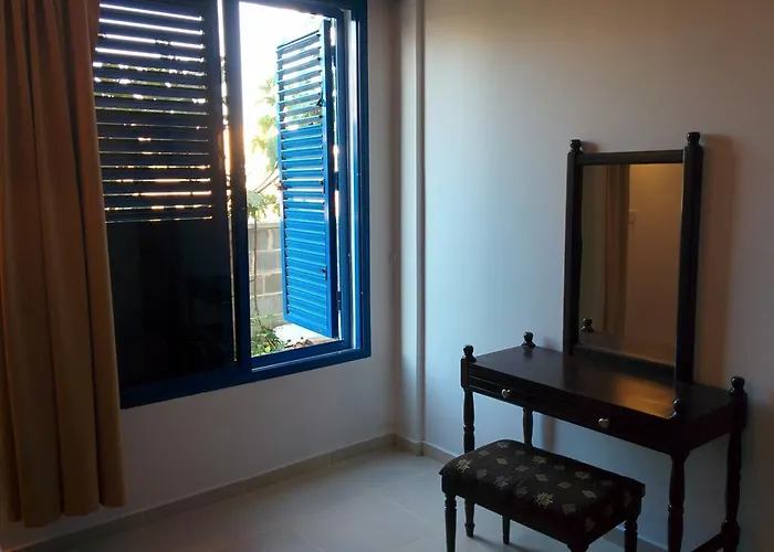 Zoe's Court 3* Klorakas